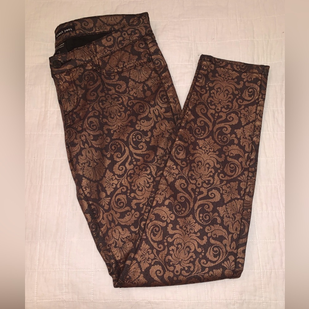 SNEAK PEEK METALLIC BAROQUE SKINNY JEANS🌹NWOT. EXCELLENT CONDITION!